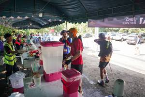 BIB: 
                            <button type="button" onclick="openModal(28158810)" class="btn btn-primary btn-sm float-right btn-popup" data-toggle="modal" data-target=".modal-high-quality">
                        <i class="fas fa-shopping-cart"></i> Add to Cart
                    </button>
                                            <button type="button" onclick="isThisMe(28158810, true)" class="btn btn-success btn-sm float-right btn-popup btn-isme hidden" data-toggle="tooltip" data-placement="bottom" title="นี่คือรูปของคุณใช่ไหม คลิกที่นี่เพื่อเอาเข้าอัลบั้ม">
                        <i class="fas fa-plus"></i> Add to album
                    </button>
                    <button type="button" onclick="isThisMe(28158810, false)" class="btn btn-warning btn-sm float-right btn-popup btn-isnotme hidden">
                        <i class="fas fa-ban"></i> Remove from album
                    </button>